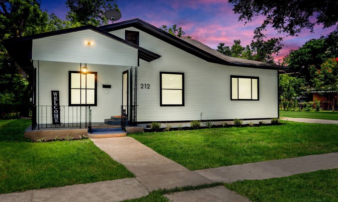 Harlandale Casa | Lux 4-bedroom Oasis Home, amenities, minutes from downtown & major attractions