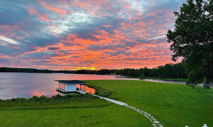 Mineral Casa | Lux 4BR Lkfront- in/outdoor fun-MovieRm-Gym-Dock-4private bathrooms, kayaks/SUP