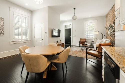 Pendleton Casa | Lux 4BR Townhome - City Views - Free Parking