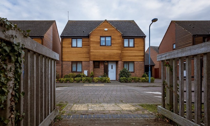 Milton Keynes Casa | Lux 5 bedroom Ulverston House with free parking