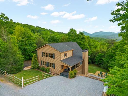 Blue Ridge Casa | Lux 5Br w hot-tub game room & mountain views