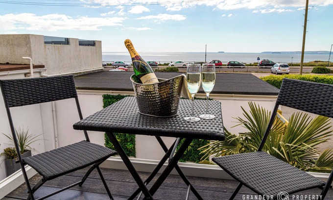 Southbourne Casa | Lux Beachfront House. Balcony/Sea Views, Parking