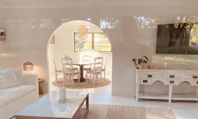 Bonny Hills Casa | Lux Beachside House - 1 minute to beach!