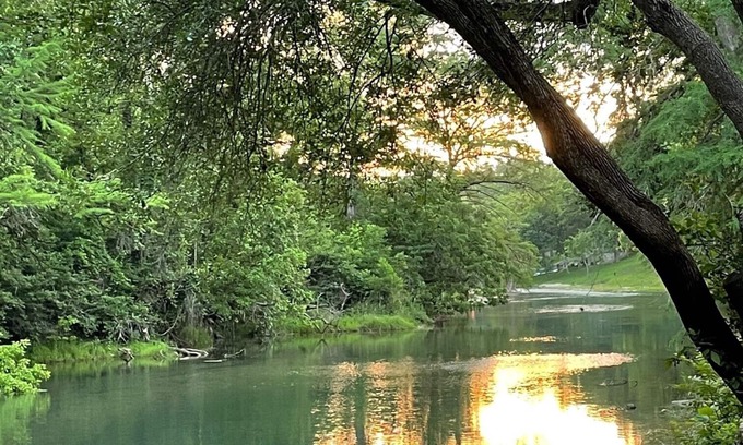 Canyon Lake Cabina | LUX Cabin ON Guadalupe River below Canyon Lake Dam - near Whitewater Music