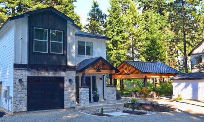 Cle Elum Cabina | LUX cabin on the golf course+hot tub+gas fireplace+EV Charger