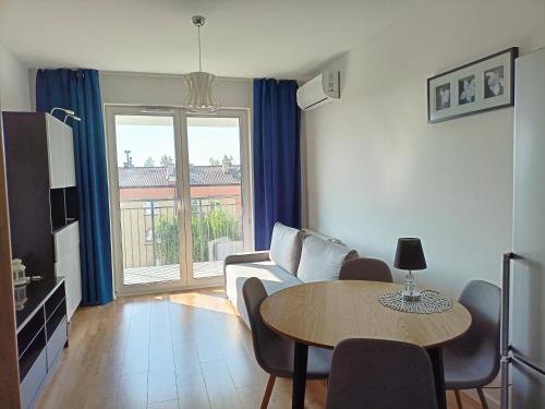 Pruszkow Apartamento | Lux Corner Park przestronne mieszkanie z klimatyzacją i podziemnym garażem
