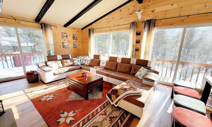 Long Pond Cabina | Lux cozy Log Mountain Cabin/ lake views