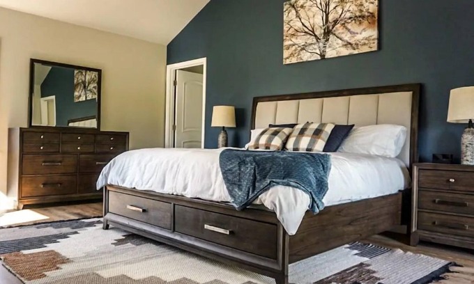Butte Casa | Lux family retreat, hot tub, specular views. Spacious home on the golf course.