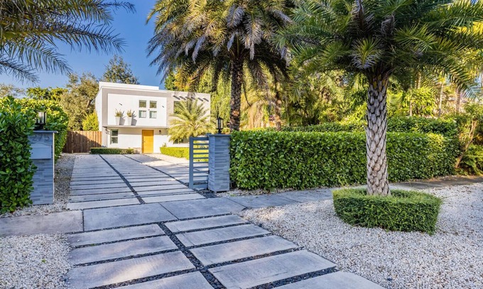 El Portal Casa | Lux gated and amazingly landscaped NEW Villa 4 bedrooms