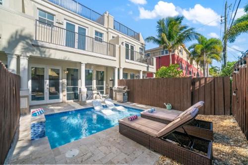 Coral Ridge Casa | Lux Home with Rooftop & Elevator 2mi to Beach