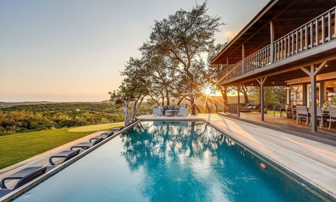 Leander Casa | Lux, Hot tub, Infinity Pool, Putting Green