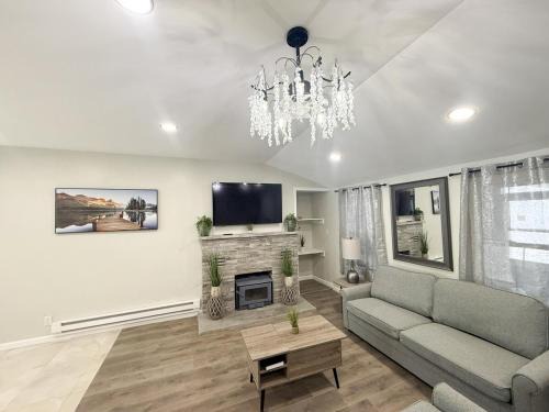 Sussex Casa | Lux Lake Neepaulin Frontage & Panoramic Views Home