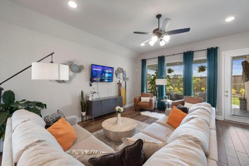 Magnolia Casa | Lux Lake, Outdoor Kitchen, Near Fairgrounds