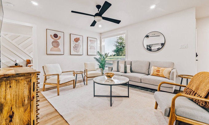 East MLK Casa | Lux near Downtown|UT|Airport|Mueller|Dell Children