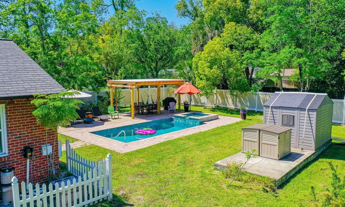 Southbank Casa | Lux Oasis: Heated Pool, Spa/Hot Tub, and Grill Retreat