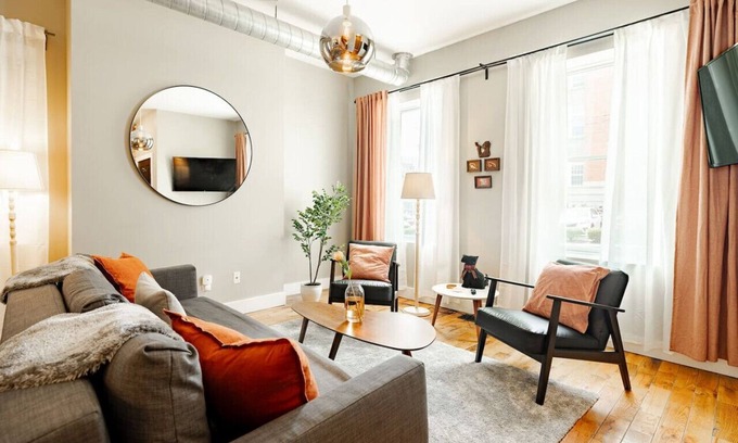 Pendleton Apartamento | Lux Parkside Townhome | Free Parking | Walk to ALL
