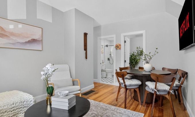 Somerville Apartamento | LUX Retreat Home with Yard & Parking