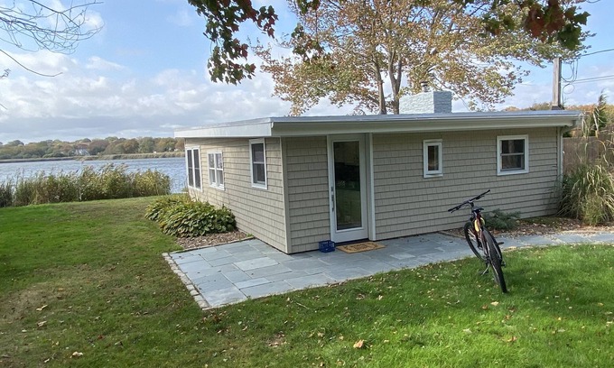 Bonnet Shores Cabaña | Lux Romantic Waterfront Cottage - Bonnet Shores, Narragansett RI