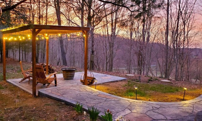 New Plymouth Cabina | Lux Tranquil Escape! Sauna,Hot Tub,Dog Welcoming!