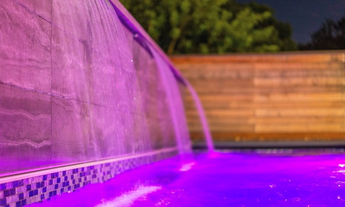 Rolando Park Complejo | Lux Villa: Heated Pool, Sauna, & Gym