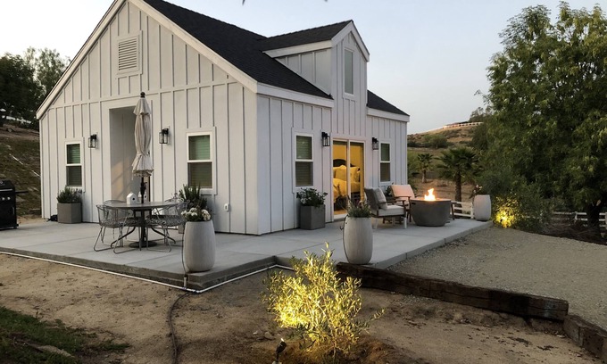 Temecula Casa | Lux Vineyard Escapes-Stylish Modern Barn