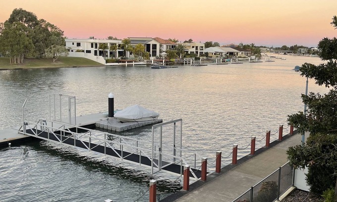 Parrearra Apartamento | Lux waterfront apartment close to Mooloolaba & beach