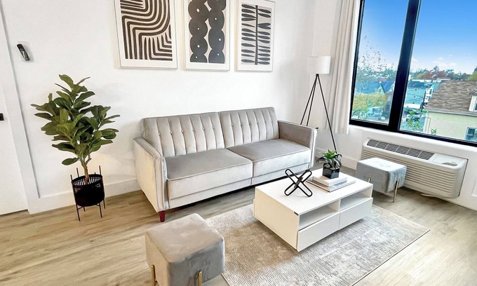 Elizabeth Apartamento | Luxe 1BR King-near NYC, EWR,Prudential, NJPAC,Dwntwn Newark, MetLife