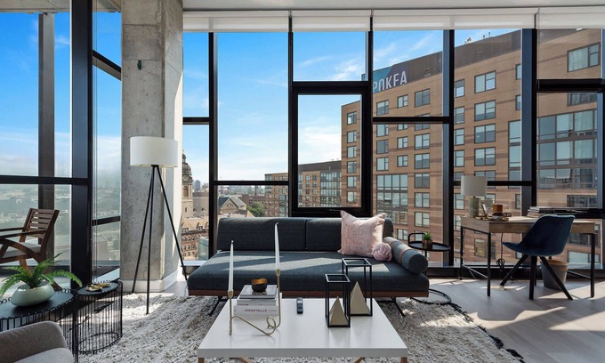 River West Apartamento | High-End 1BR: Fulton Market, Panoramic Views