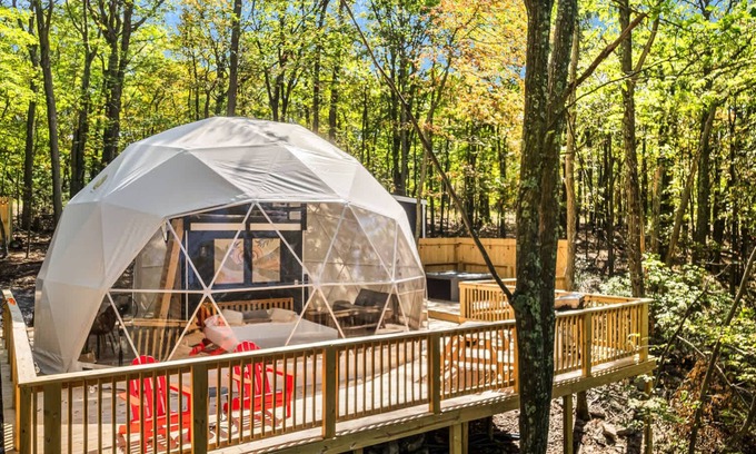 Capon Bridge Apartamento | Luxe 2 Bed Dome w Hot Tub, Deck, Fire Pit & Bath