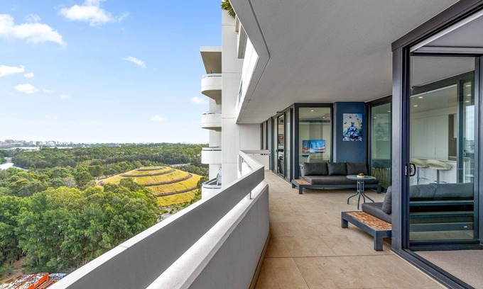 Lidcombe Apartamento | Luxe 2-Bed: Modern Interiors, Balcony & BBQ Area