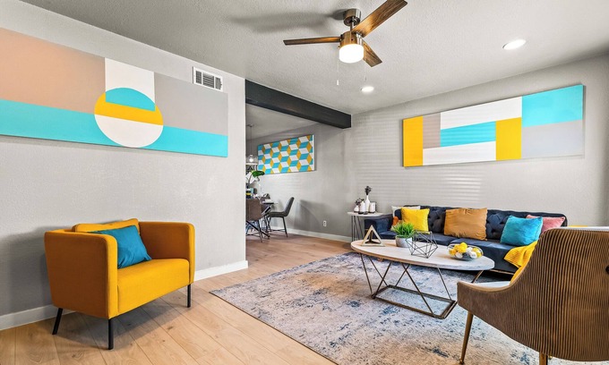 Irving Casa | Luxe 2-Bedroom Retreat with Top-tier Amenities and 5-Star Comfort!