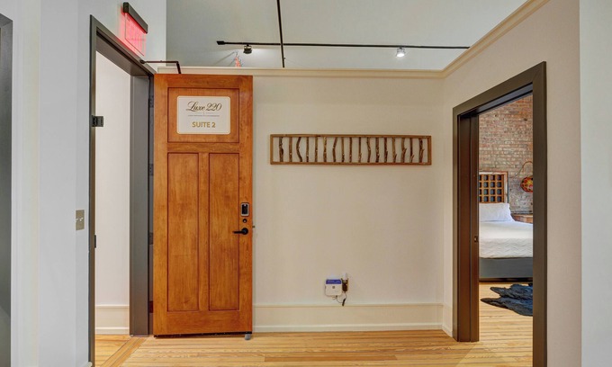 Downtown Wilmington Apartamento | Luxe 220, Unit 2 - Front Street Suite, Managed by BlueStar Real Estate