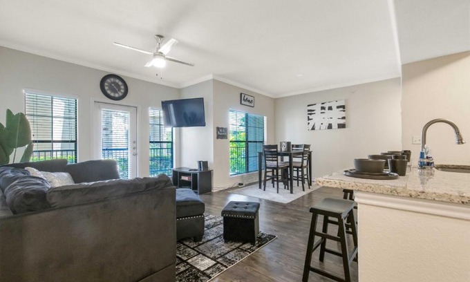 Sweetbriar Apartamento | Luxe 2BD Apt Heart of Austin, SoCo District!