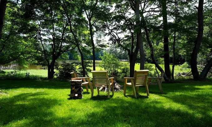 Locustville Cabaña | Luxe 2BR Cabin with Deck and Creek View - Working Farm