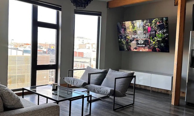 Five Points Condominio | Luxe 2BR condo in Denver's Rino Art District