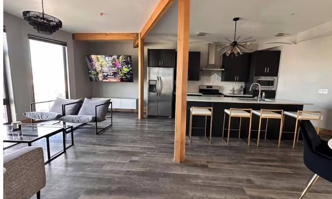 Five Points Apartamento | Luxe 2BR condo in Denver's Rino Art District
