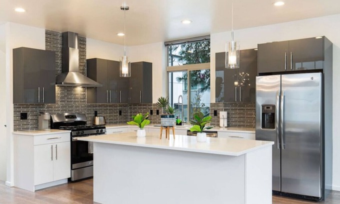 Ballard Casa | Luxe 3Bdr Home | Parking | Roof Oasis | City Views