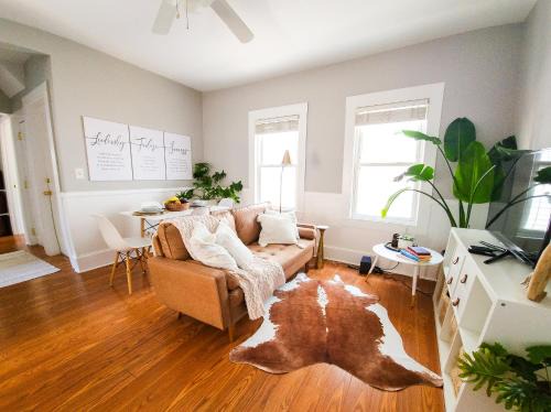 Wellington-Harrington Apartamento | Luxe 3BR Apartment at MIT Harvard with FREE parking