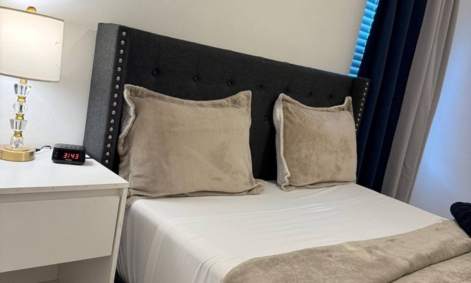 North Houston Apartamento | Luxe 3BR for Families Nurses and Group