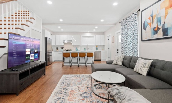 Lower Allston Apartamento | Luxe 3BR | Free Parking | Harvard/BU | ROKU TV