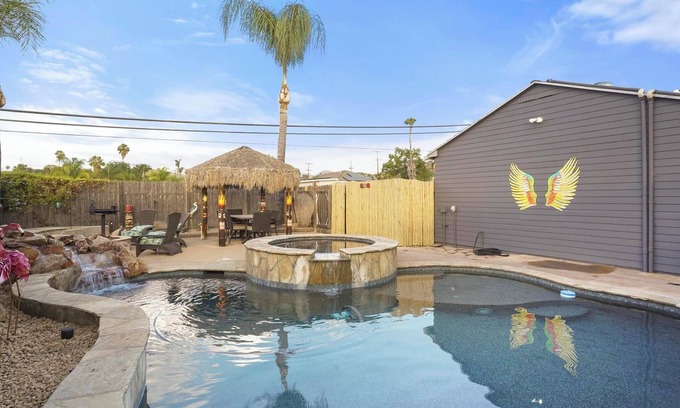 Lakeside Casa | Luxe 3BR Retreat Pool & Spa, SoCal Haven
