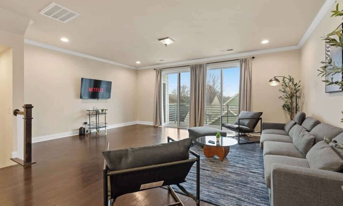 Charlotte Casa | Luxe 3BR Townhousein Uptown Charlotte!