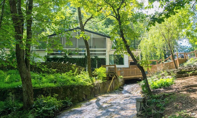 Hendersonville Casa | Waterfall Trails Fire Pit 3BR 8-Acre Retreat