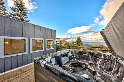Tahoe Village Casa | LUXE 4 Blue Diamond Lake Tahoe Lodge