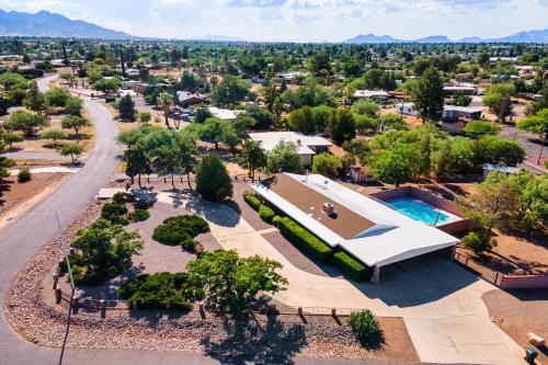 Sierra Vista Casa | Luxe 4BR 2BTH l Pool & Grill l Central Location l Mountain View l Family Vacation l RV Site