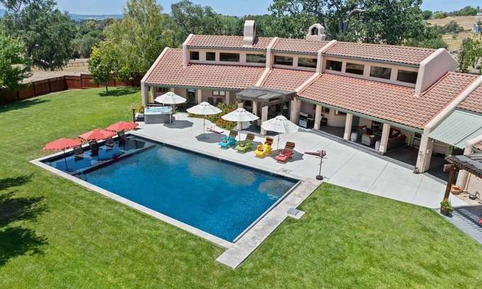 Atascadero Casa | Gorgeous 5-bedroom, sleeps 12, centrally located, spa, pool, spacious & relaxing