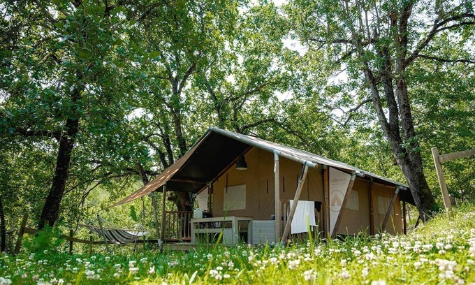 Borgo Maggiore Chalet De Esquí | Camping evocador con terrazas con vistas a la costa adriática