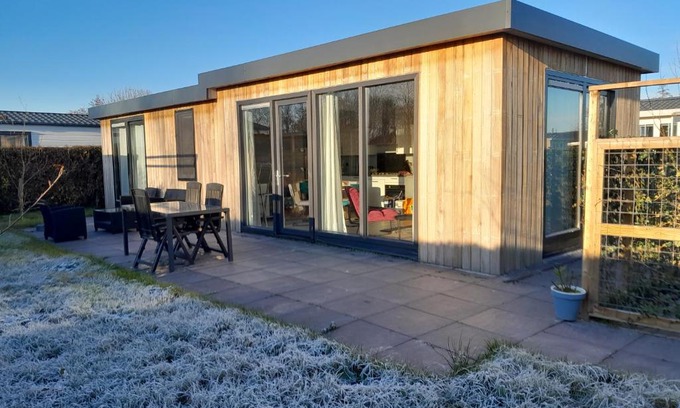 Menaldum Casa | Luxe 5 persoons bungalow op rustig vakantiepark nabij Leeuwarden