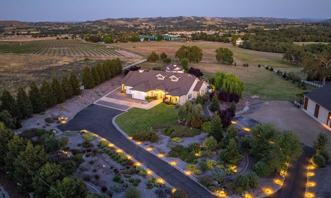 Templeton Casa | Luxe 6BR / 3BA, capacidad para 14 personas con sala de juegos y piscina de 1500 pies cuadrados en West Templeton