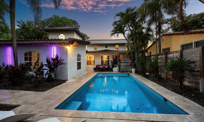 Victoria Park Casa | Luxe 5BR 4BA Heated Pool 10 Min to Beach BBQ